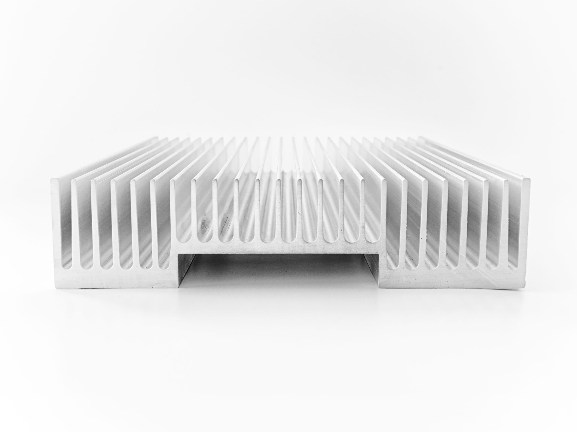 Heat sink with straight fin