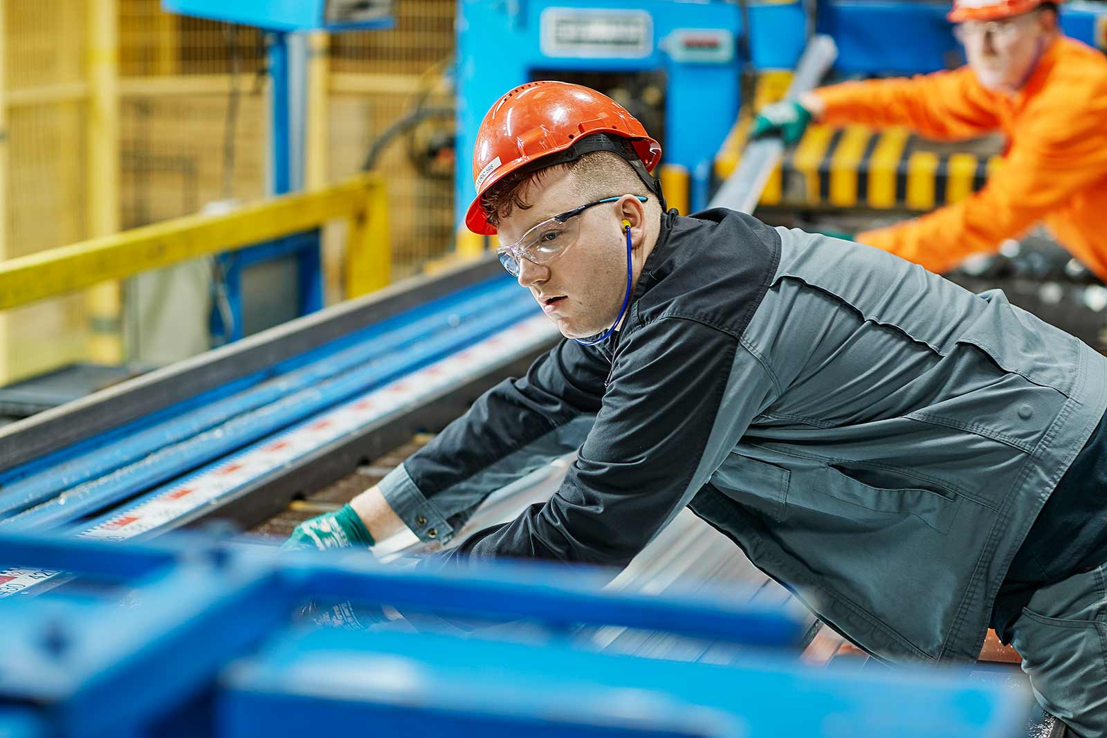 Samir Muric and Christian Tygesen works at Hydro's Tønder plant